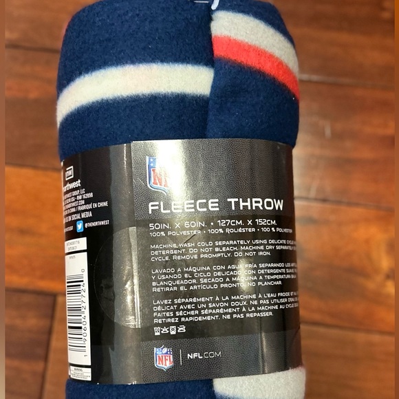NWT-NFL New England Patriots Fleece Throw Blanket 50” x 60” - Picture 4 of 5